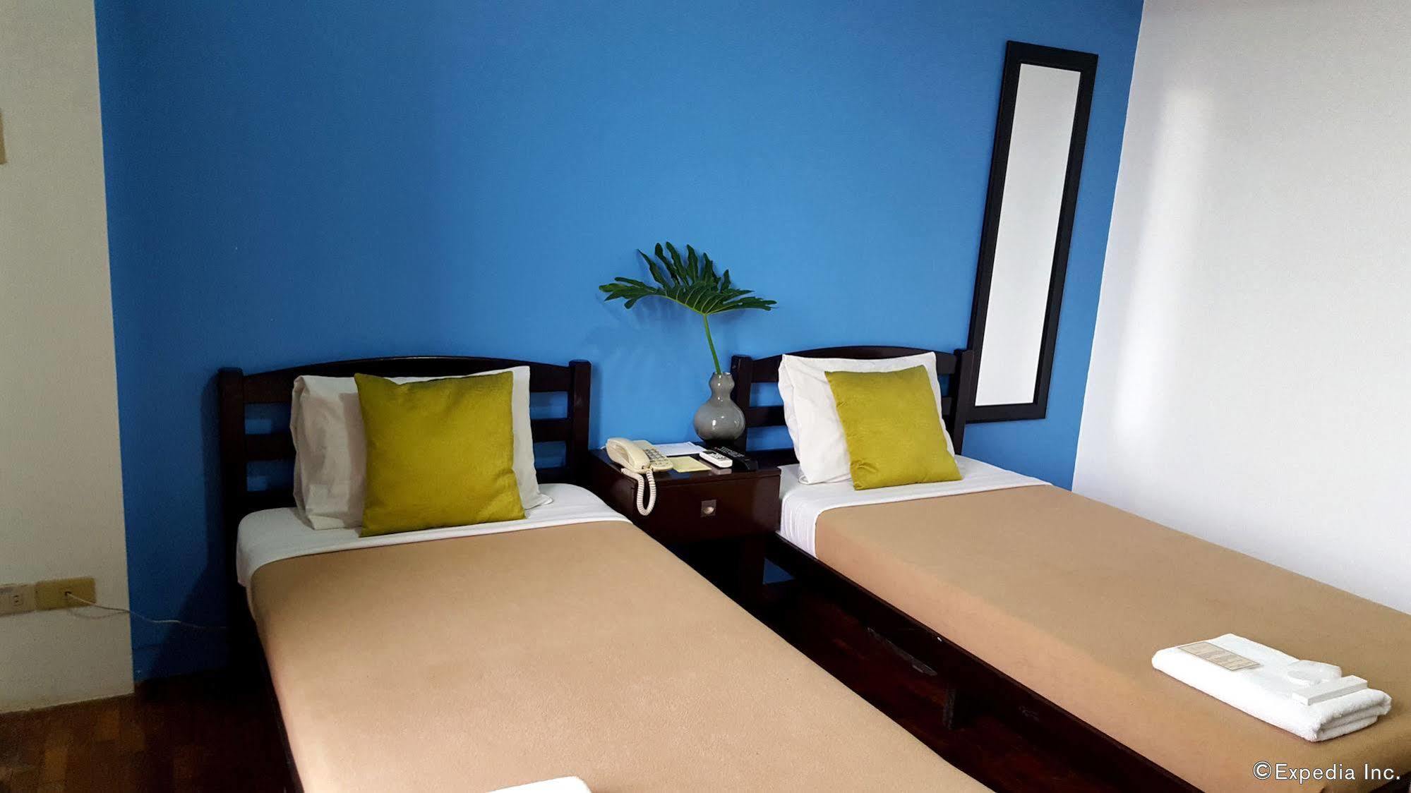Vive Hotel Makati City Exterior photo